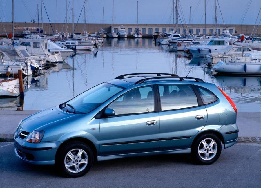  Nissan Almera Tino 2000 года  (фото 14 из 18)
